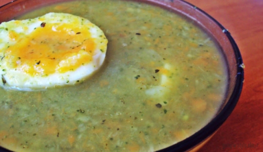 Warzywna zupa z jajkiem