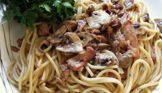 Makaron z tuńczykiem i pieczarkami (Spaghetti alla carrettiera)
