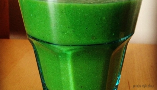 Zielony koktajl z sokiem z aloesu