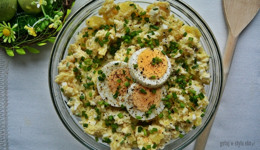 Wielkanocna sałatka z jajkami i ziemniakami