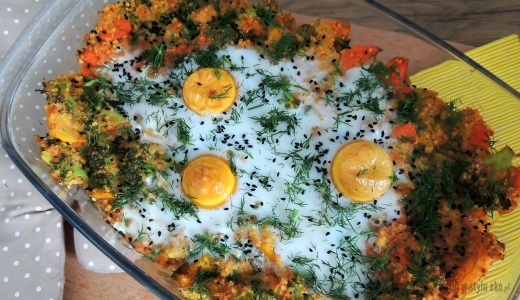 Kasza jaglana zapiekana z warzywami i jajkami