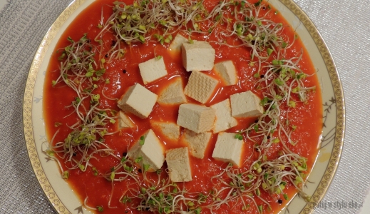 Krem paprykowo- pomidorowy z wędzonym tofu