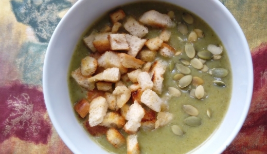 Zupa krem z brokułów z domowymi grzankami