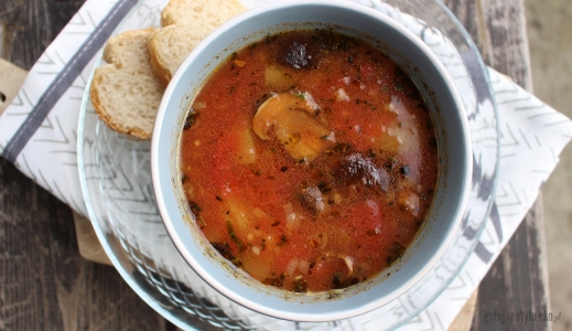 Zupa pomidorowo-grzybowa