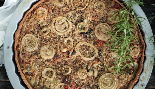 Tarta amarantusowa z nadzieniem sojowo gryczanym