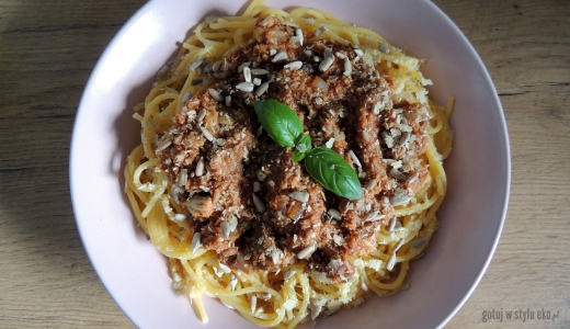 Spaghetti z wegańskim mielonym z kalafiora