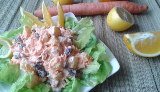 Sałatką z marchewki i pomarańczy na salacie