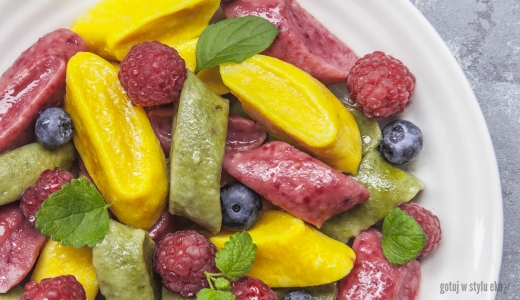 Kolorowe leniwe  z miodem i owocami