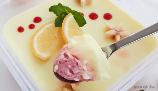 Orzeźwiający deser cytrynowo-truskawkowy 