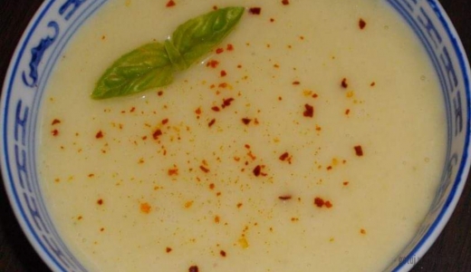 Zupa krem z kalafiora i białych warzyw