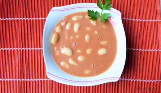Fasola w sosie pomidorowym