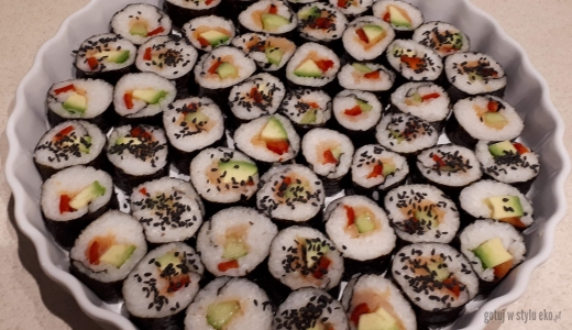 Sushi z łososiem wędzonym