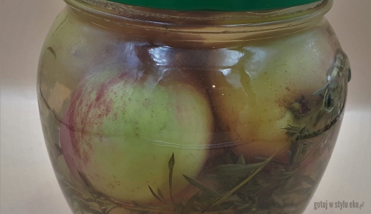 Jabłka kiszone z estragonem