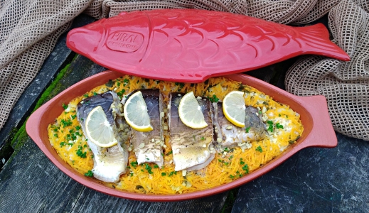 Karp zapiekany w szafranowym ryżu z warzywami - ryba