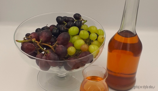 Nalewka winogronowa na miodzie