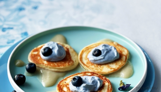 Pancakes z niebieską ricottą 