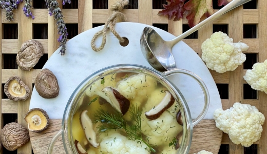 Zupa kalafiorowa z grzybami shiitake 