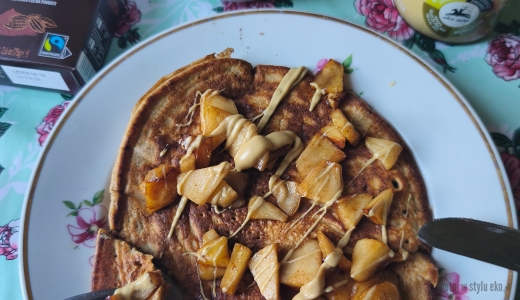 Omlet z karmelizowanymi jabłkami 