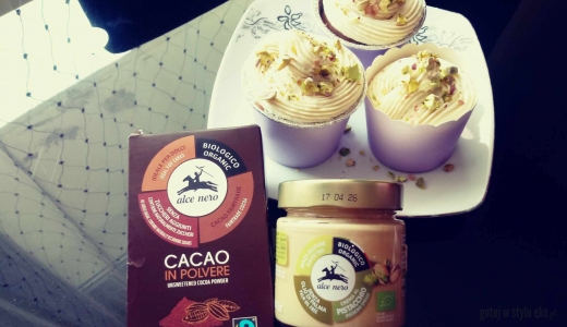 Muffinki czekoladowe z kremem pistacjowym