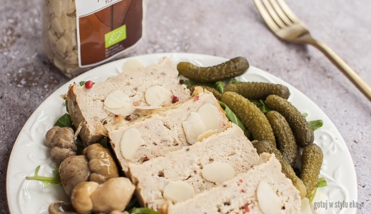 Pasztet z karpia z migdałami