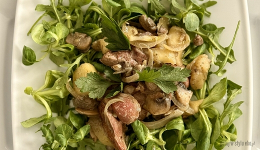 Wątróbka z pieczarkami i jabłkiem 