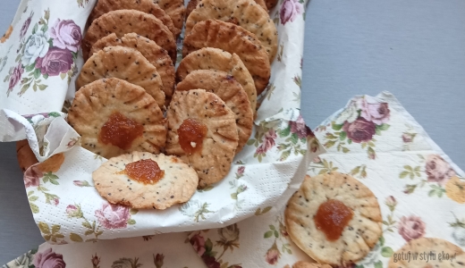 Ciasteczka z nasionami chia i marmoladą pigwową
