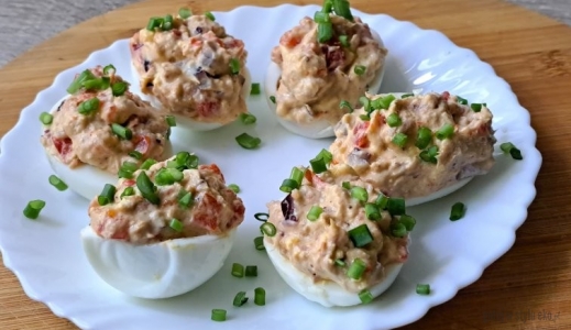 Jajka faszerowane tuńczykiem