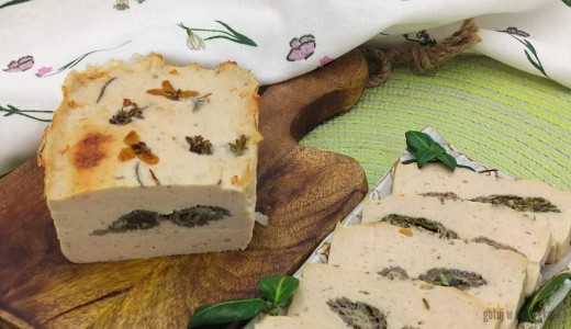 Pieczeń z indyka ze smardzami i dzikimi ziołami