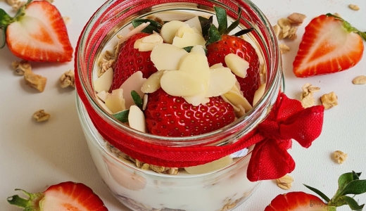 Fit deserek z truskawkami 