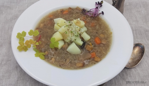 Kwaśnica z tofuscypkiem