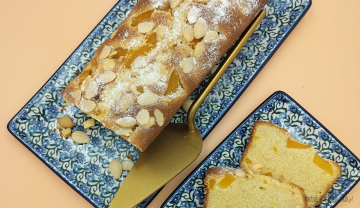 Ciasto (bezglutenowe) z brzoskwiniami  i migdałami