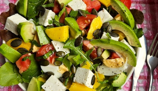 Mix sałat z awokado i serem feta