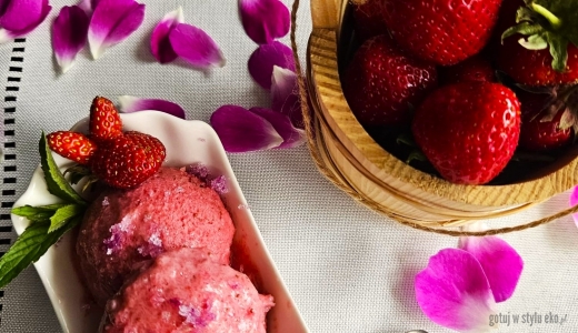 Lody truskawkowe z mleczkiem kokosowym