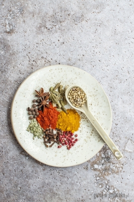 Przyprawy świata. Kulinarna podróż po smakach i aromatach.