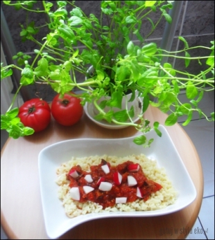 Makaron w ostrym sosie pomidorowym 