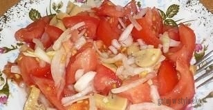 Pomidorowa sałatka z pieczarkami 