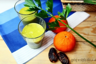 Zielony koktajl mandarynka-seler 