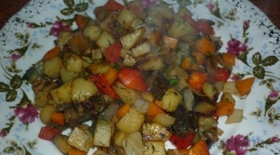 Warzywa na patelnię z bakłażanem 
