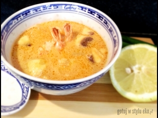 Tom Yum Goong - ostro-kwaśna zupa z krewetkami (ต้มยำกุ้ง)