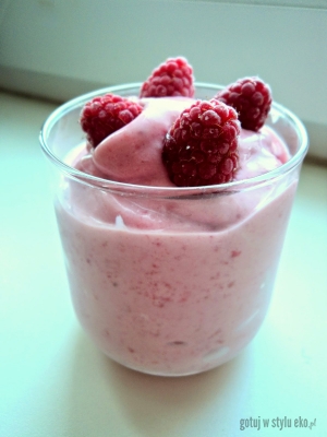 Mrożony jogurt malinowy :) 