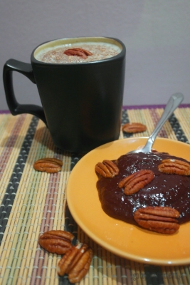 Owsianko-teffianka z kakaowymi powidłami i pekanami