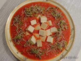 Krem paprykowo- pomidorowy z wędzonym tofu