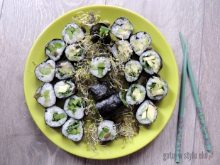 Wegańskie zielone sushi