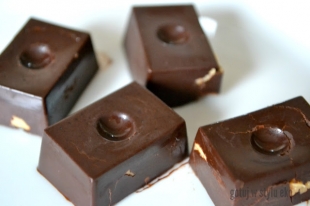 Domowe czekoladki z nadzieniem orzechowym