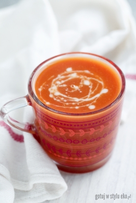 Zupa pomidorowa zabielana mlekiem owsianym