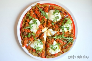Pizza wegetariańska na spodzie z batata :) 