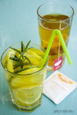 Ice turmeric yogi tea z cytryną i limonką  