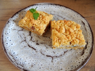 Sernik z tofu, brzoskwiniami i miętą