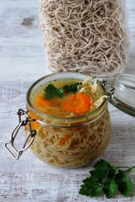 Rosół z gęsiny z żytnimi nitkami 