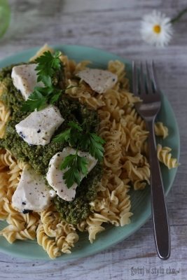 Jaglane świderki  z pesto i serem kozim